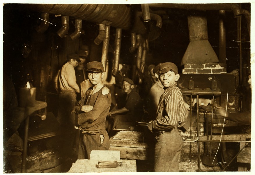 Lewis Hine, Glass works, midnight, Indiana, 1908