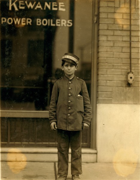 Lewis Hine, Messenger boy, St. Louis, 1910