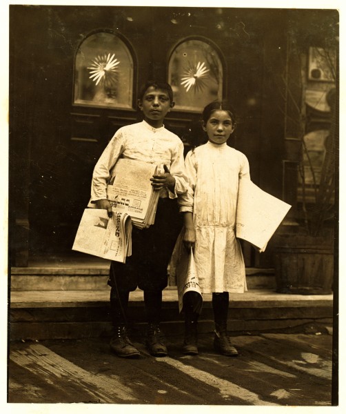 Lewis Hine, Newsgirl and boy selling around saloon entrances, Bowery, New York, 1910
