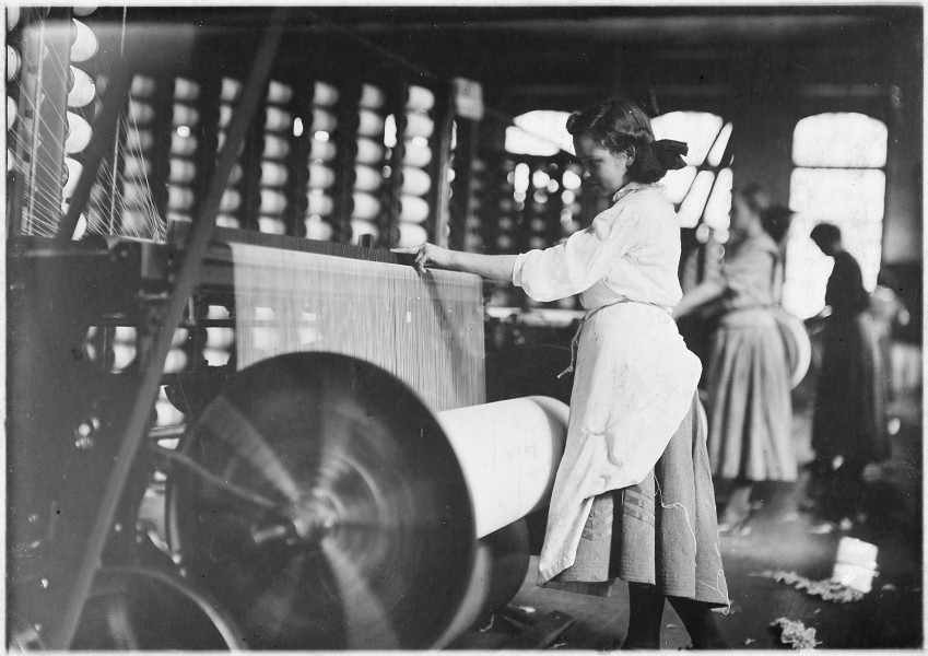 Lincoln Cotton Mills, Evansville, Ind. Girls at weaving machines, warpers. Evansville, Ind. - NARA - 523100