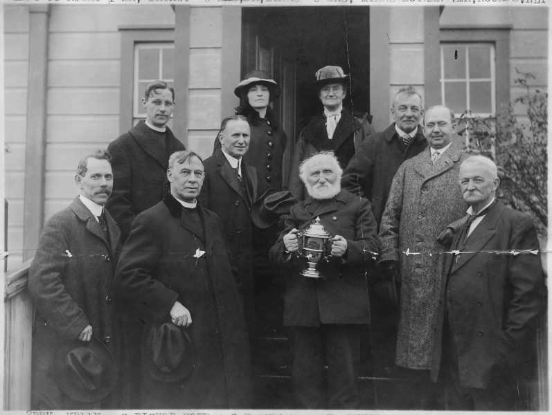 Loving Cup Presentation. Top Row, left to right, Reverend Harold H. Kelley, Mrs. J.E. Rivard, Mrs. Maclean (Dr.... - NARA - 297413