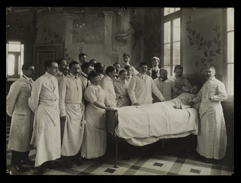 Medical staff and female patient Wellcome L0040163