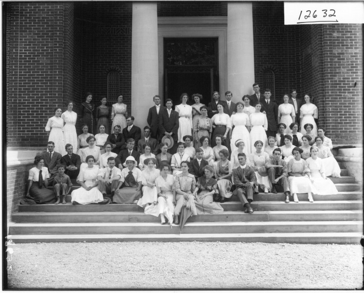 Miami University Brown County summer school students 1912 (3192160830)