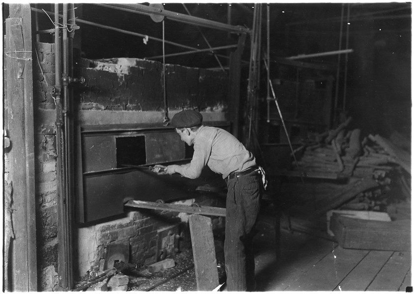 Midnight scene. Cumberland Glass Works. At the lehr. Bridgeton, N.J. - NARA - 523235
