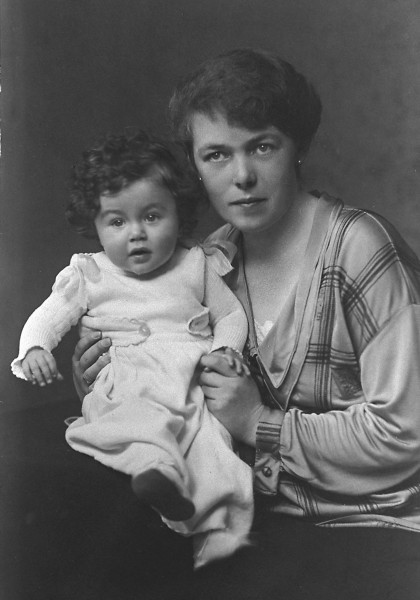 Mother daughter 1924 hg
