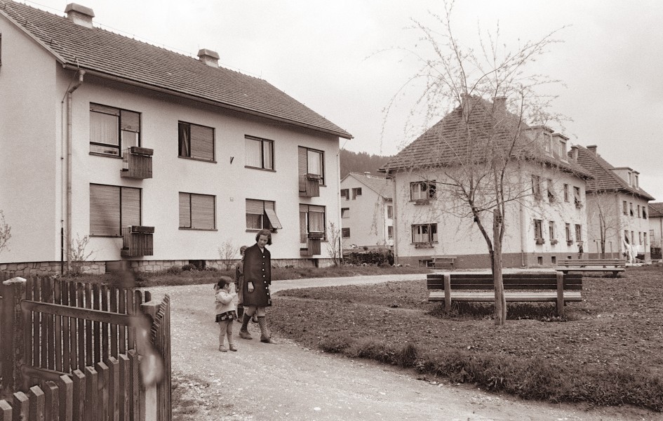 Nova in sodobna stanovanjska poslopja v Radljah 1961