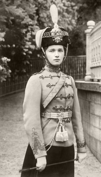 Olga uniformisban