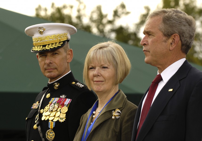 Peter Pace, Lynne Pace, and George W Bush, 2007