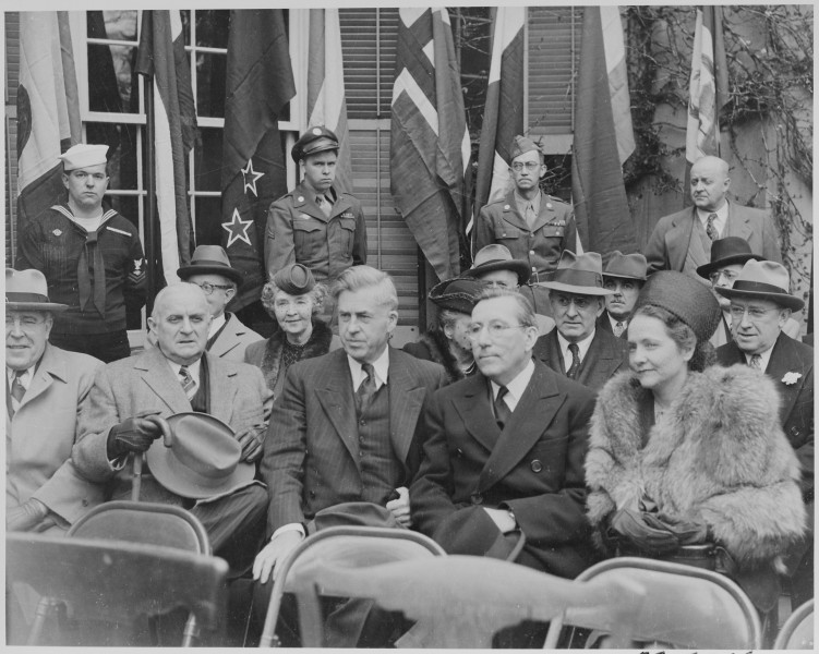 Photograph of Secretary of Commerce Henry Wallace with other dignitaries at the dedication of Franklin D. Roosevelt's... - NARA - 199363