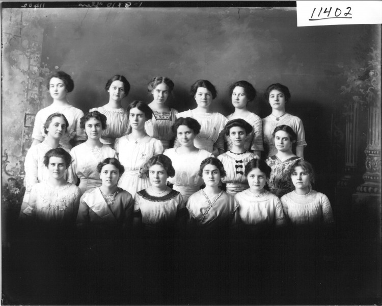 Pi Delta Kappa group portrait 1912 (3190630355)