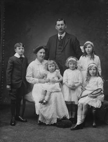 Portrait of J Cunningham and familiy, Waterford, Ireland, 1917 (6922921683)