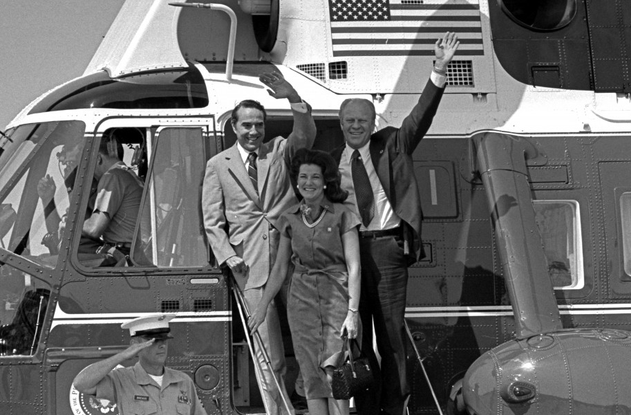 President Ford, Senator Robert Dole and Mrs. Elizabeth Dole - NARA - 7027917