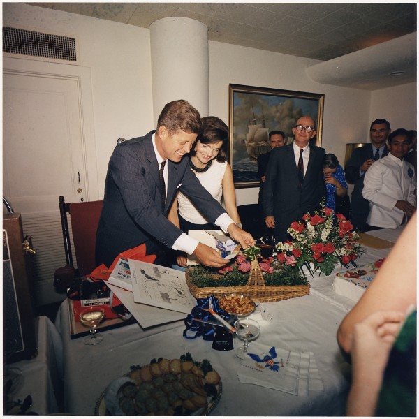 President's Birthday Party, given by White House Staff. President Kennedy, Mrs. Kennedy, Dave Powers, Kenneth... - NARA - 194224