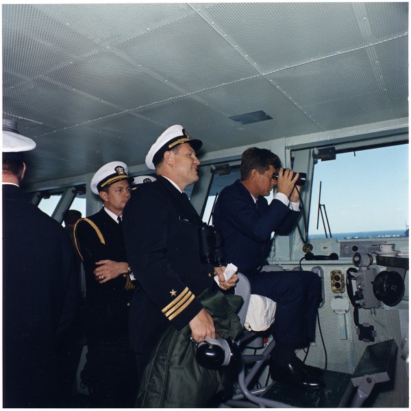 President views Atlantic Fleet Manuevers. Naval Aide Commander Tazewell Shepard, Commander Lang, President Kennedy.... - NARA - 194207