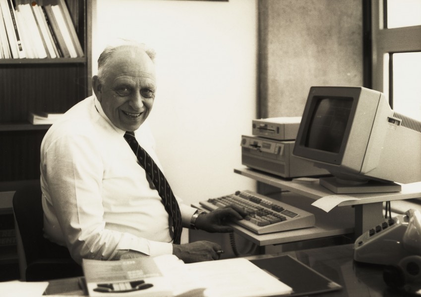 Prof Tels portret ca 1989