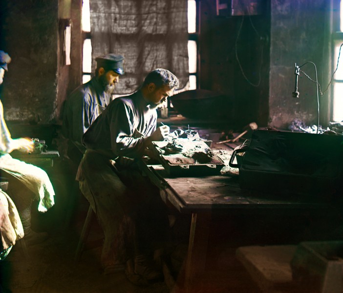 Sergei Prokudin-Gorskii, Molding of an artistic casting, Kasli Iron Works, 1910