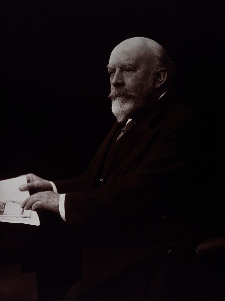 Sir George Anderson Critchett. Photograph by J. Russell & So Wellcome V0026224