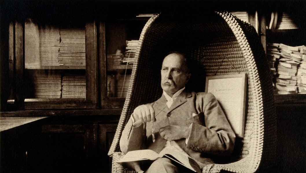 Sir William Osler in Edward Jenner's chair in the room of th Wellcome V0026942