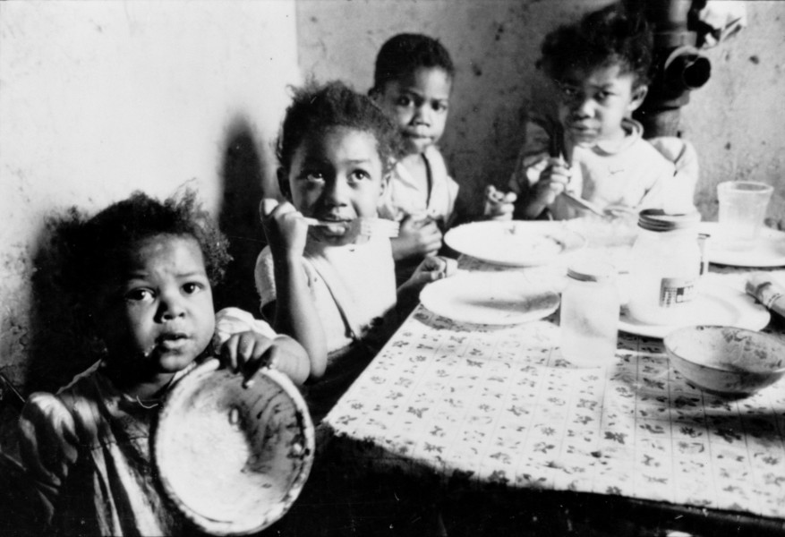 Stanley Kubrick - African American children at table cph.3d02356