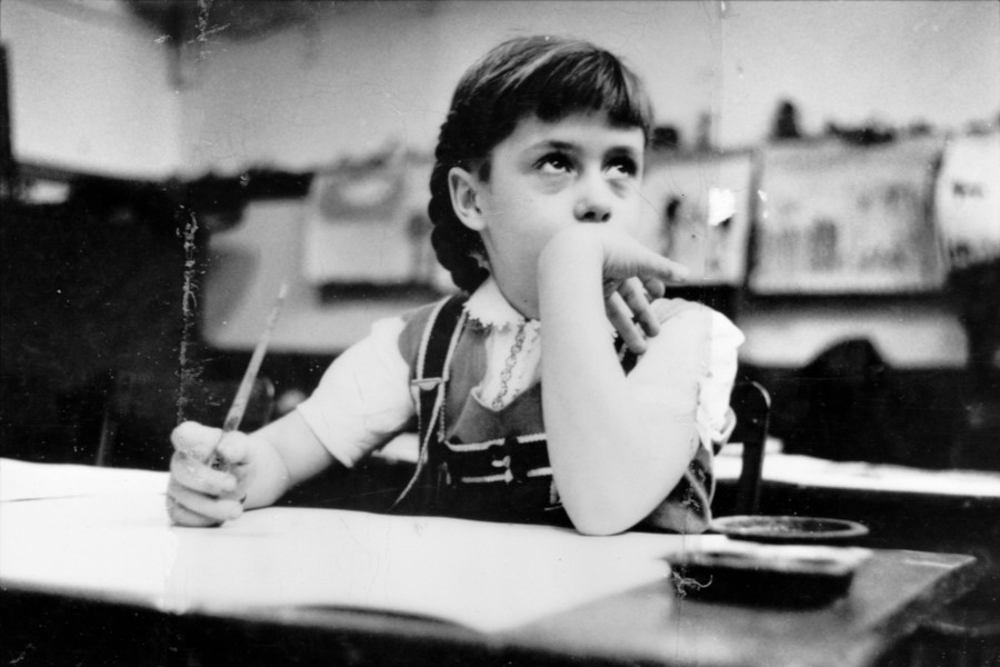 Stanley Kubrick - girl in classroom cph.3d02345
