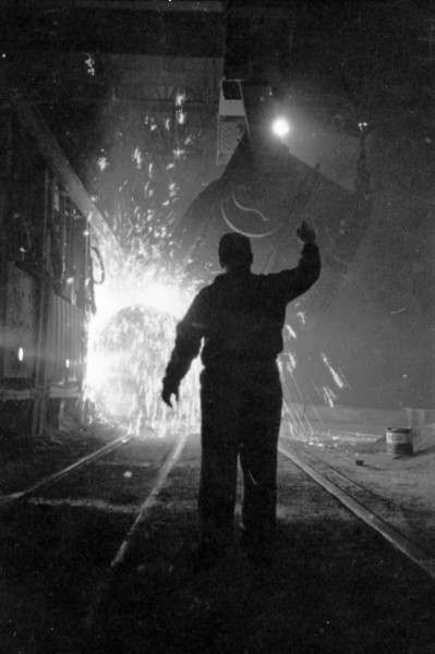 Stanley Kubrick - Steelworker with molten steel cph.3d02357