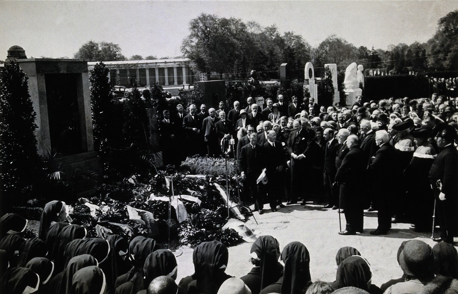 The unveiling of the tomb of Clemens Peter Pirquet, Freiherr Wellcome V0027021