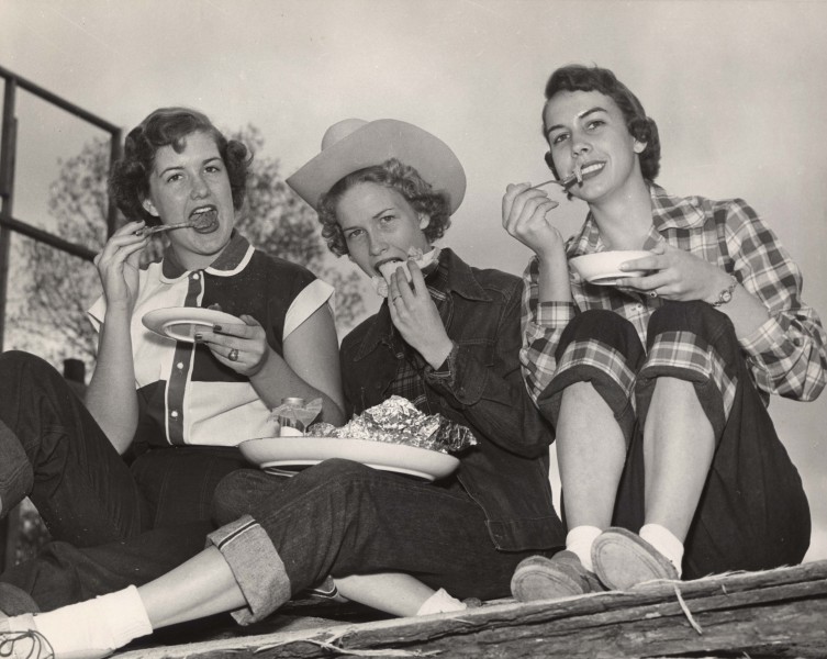 Three students eating