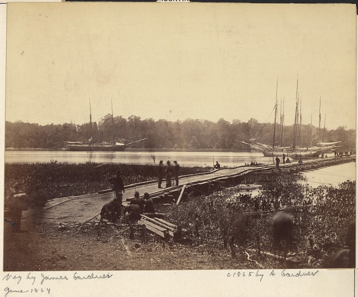 Virginia, Pontoon Bridge across the James - NARA - 533343
