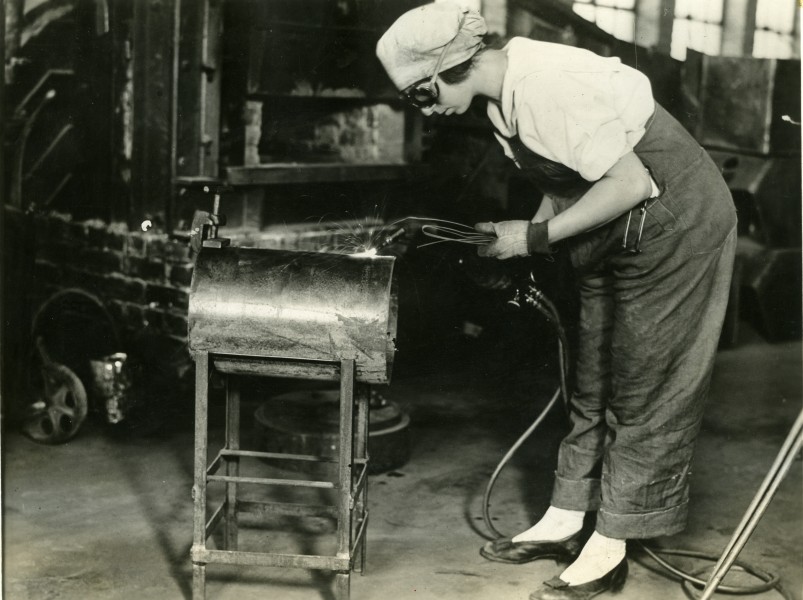 Woman welding 1919