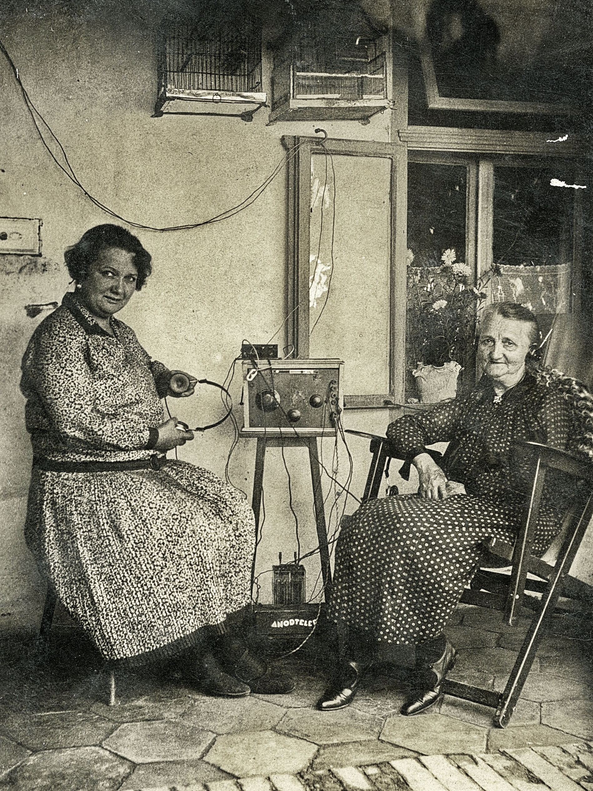 Radio, women, bird cage, headset Fortepan 30138