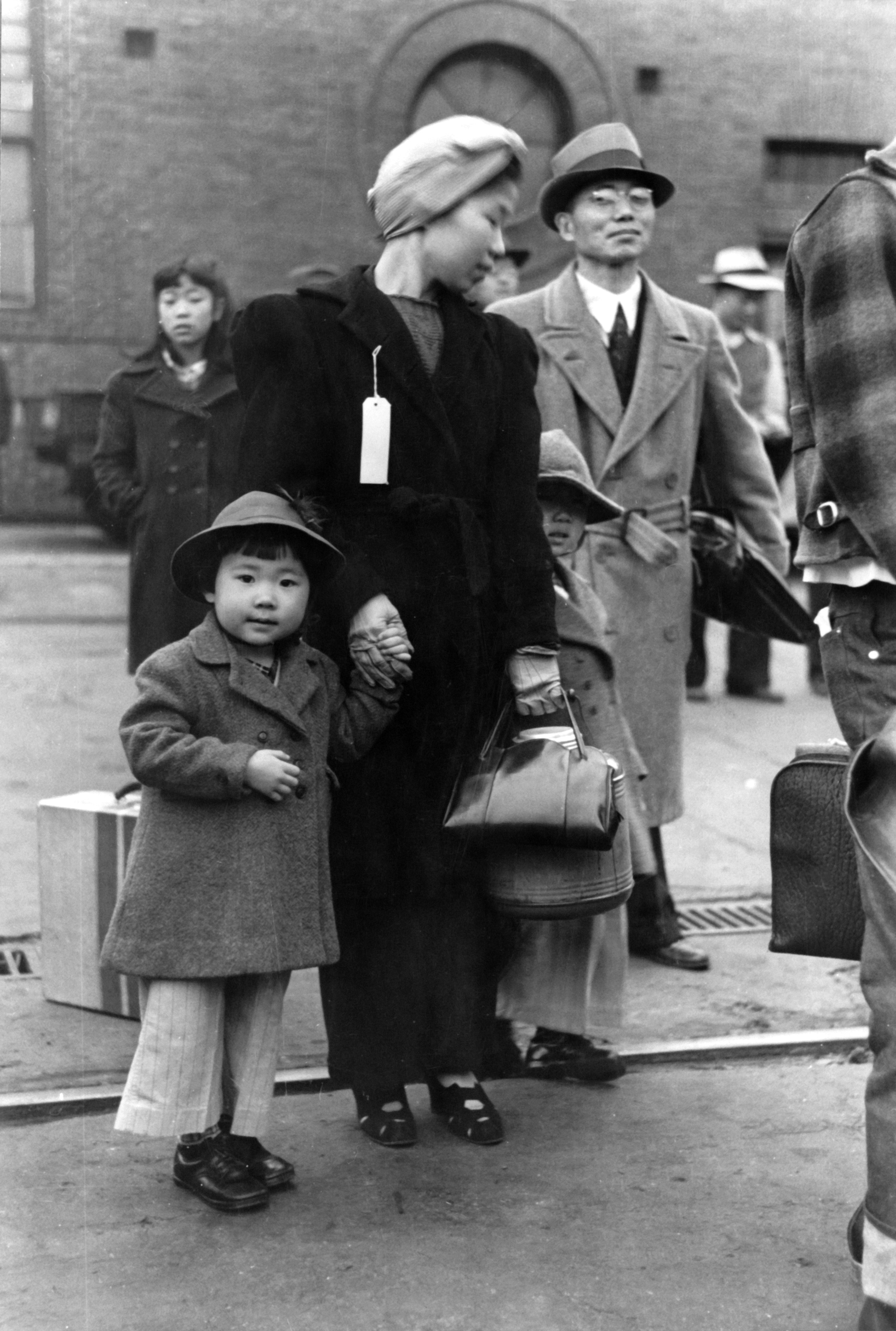 Russell Lee, Japanese-American family waiting for relocation, Los Angeles, 1942