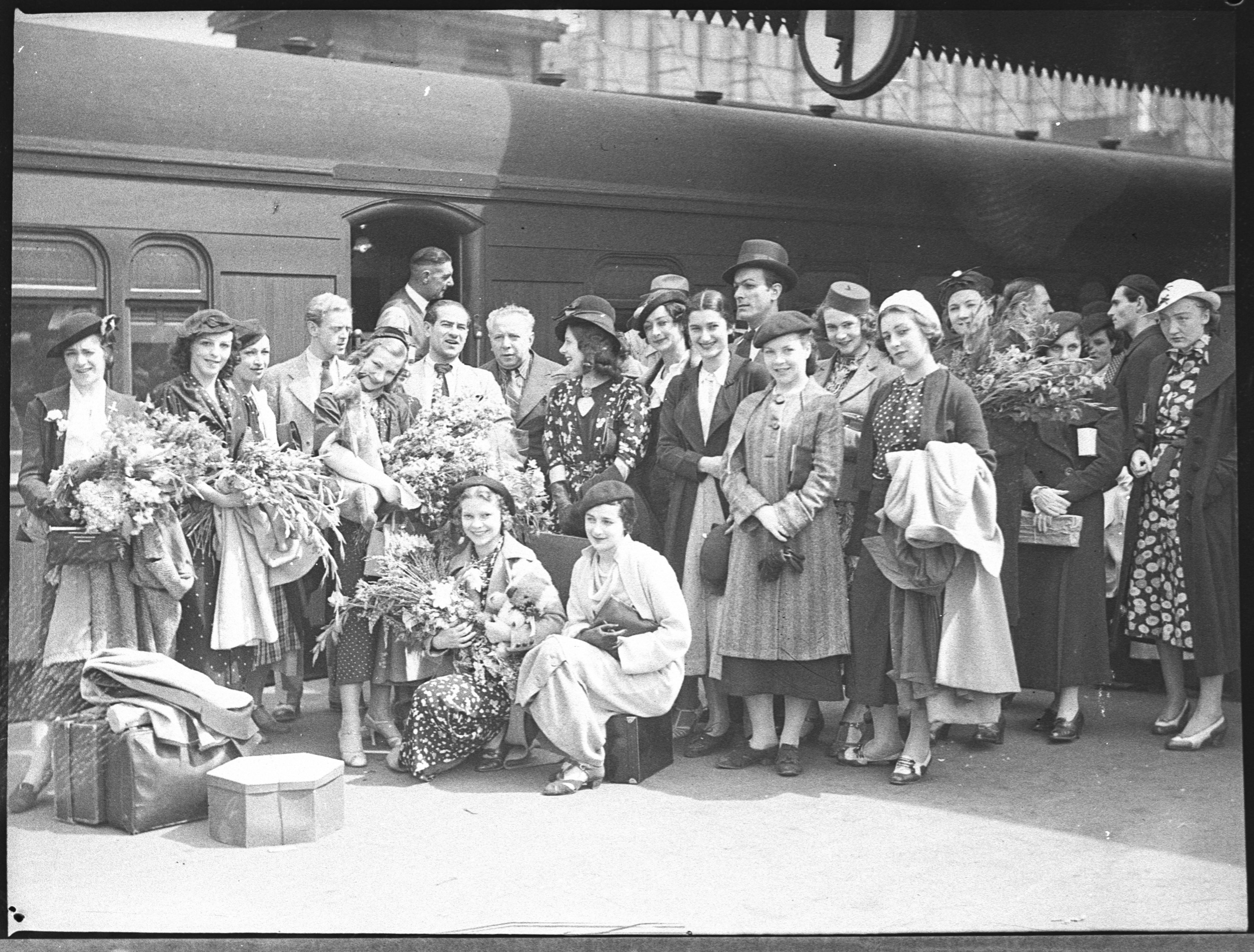 Russian Ballet arriving by the Melbourne Express (28780712382)
