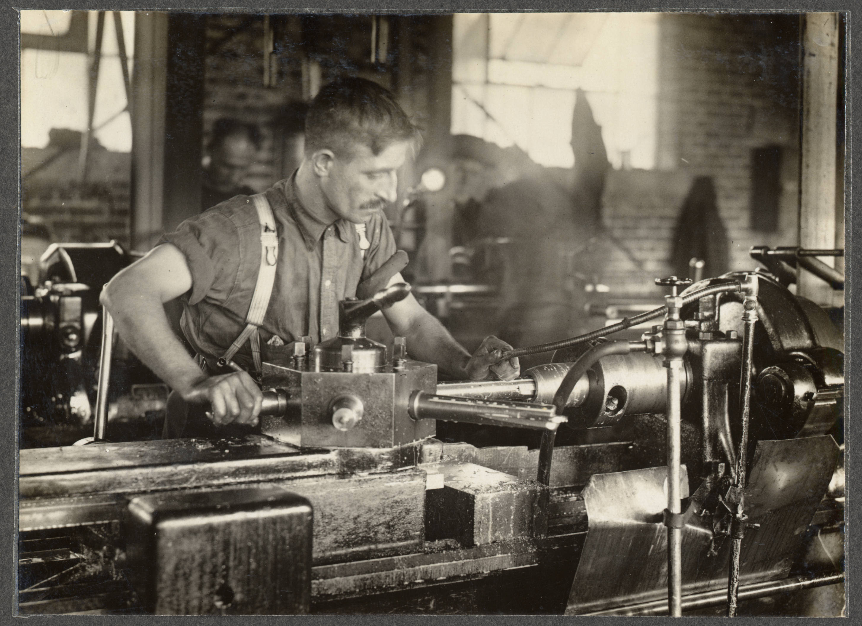 Shell manufacturing, Dominion Arsenals, Quebec (18910577914)