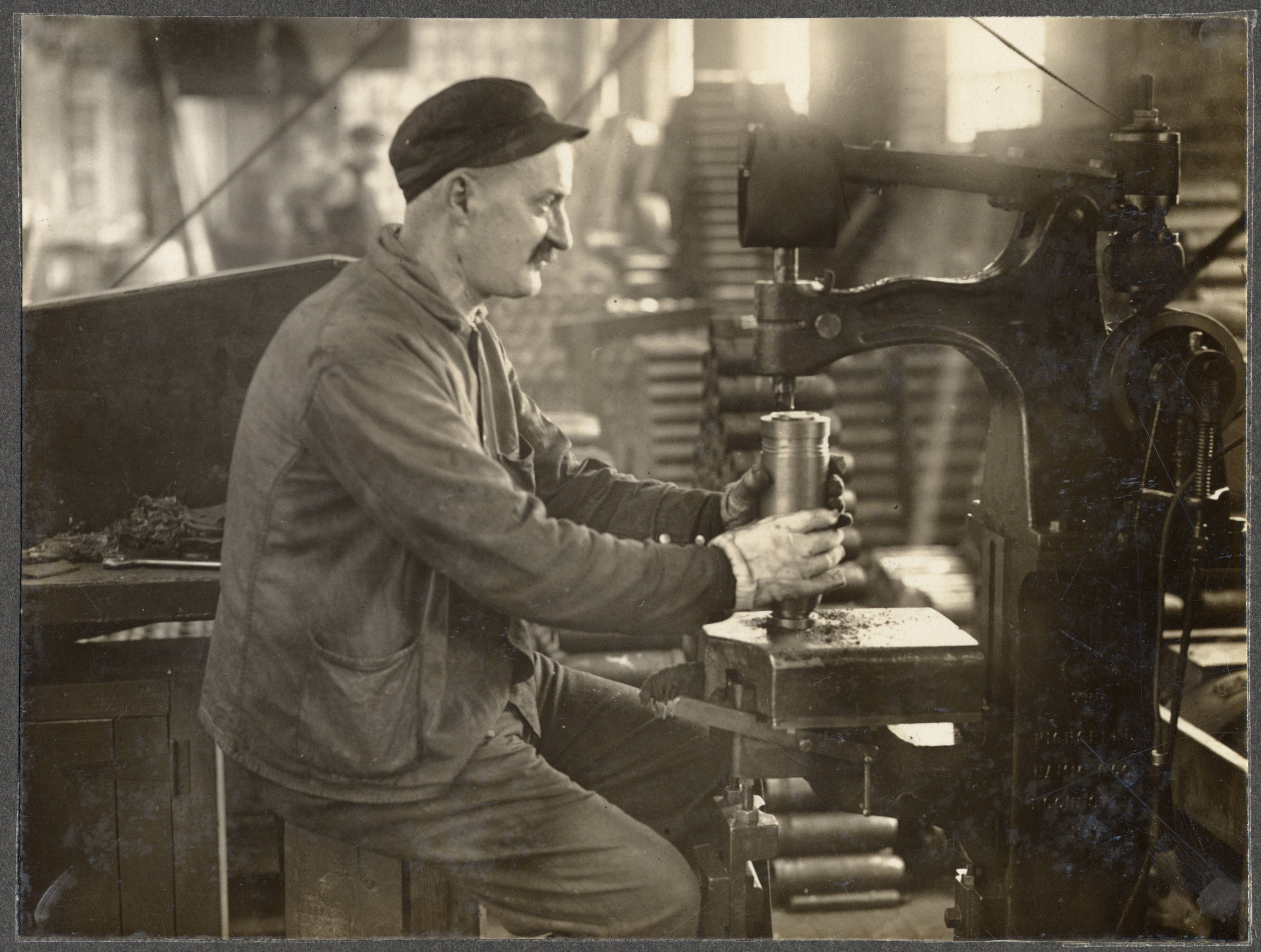 Shell manufacturing, Dominion Arsenals, Quebec (19533094105)