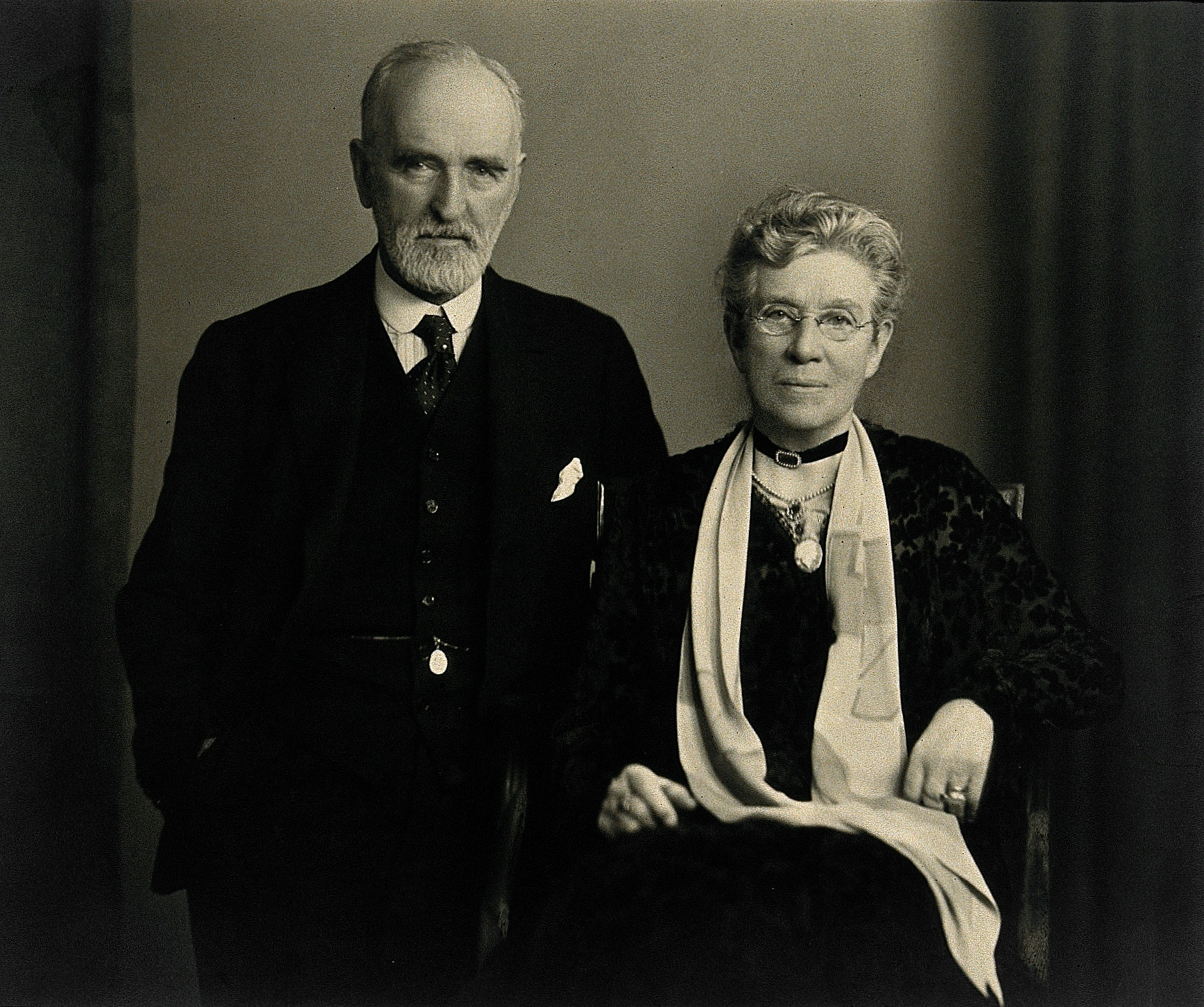 Sir Arthur Newsholme and Mrs Arthur Newsholme. Photograph by Wellcome V0026918