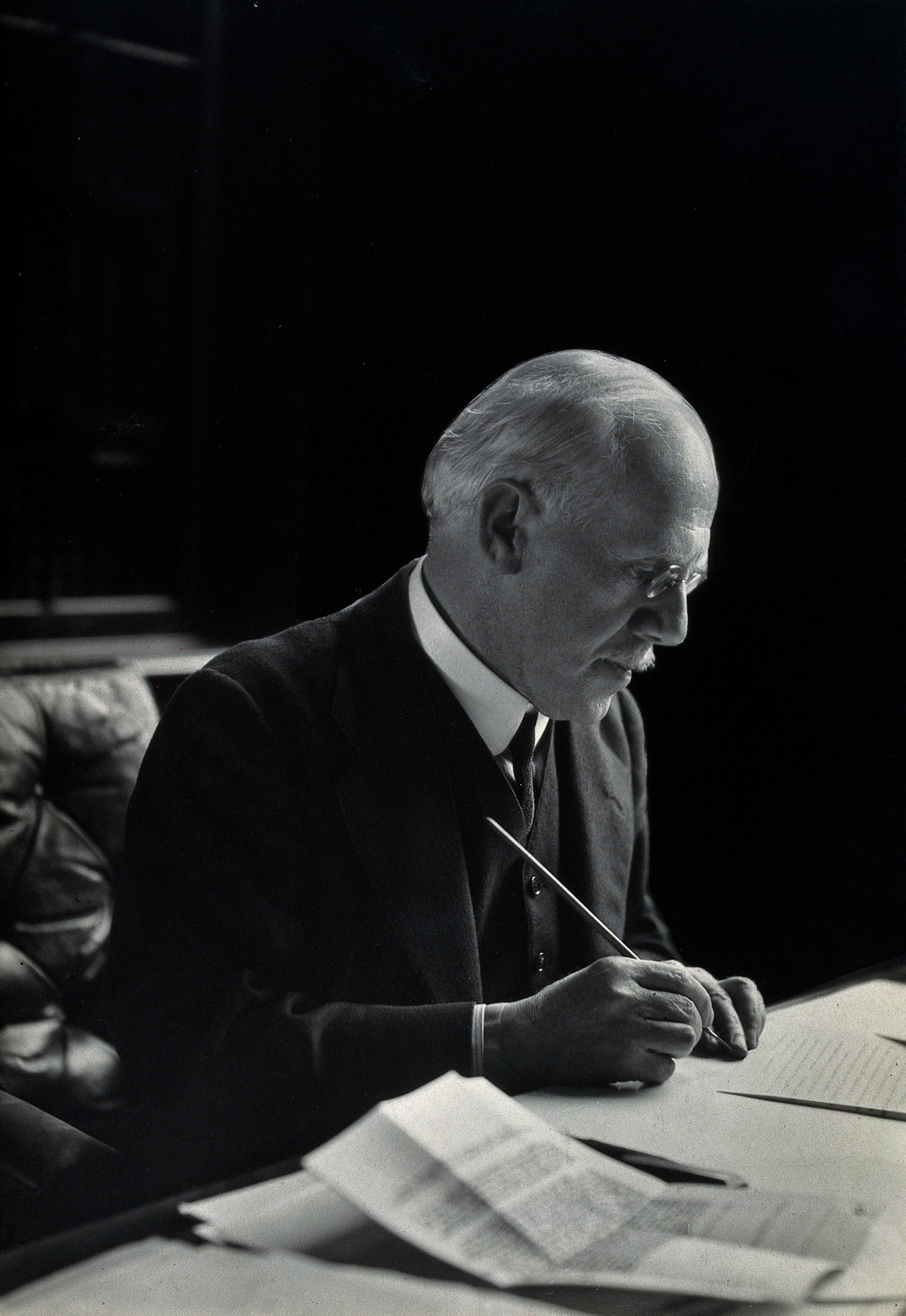 Sir George Newman. Photograph. Wellcome V0026917