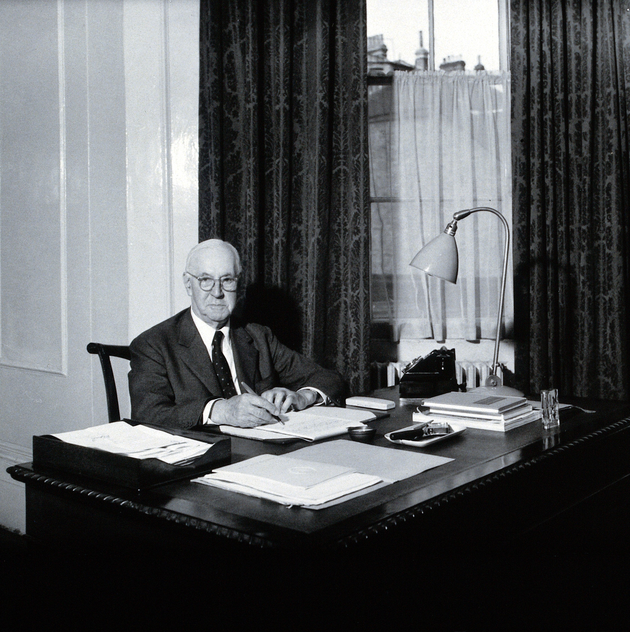 Sir Henry Hallett Dale. Photograph. Wellcome V0026249
