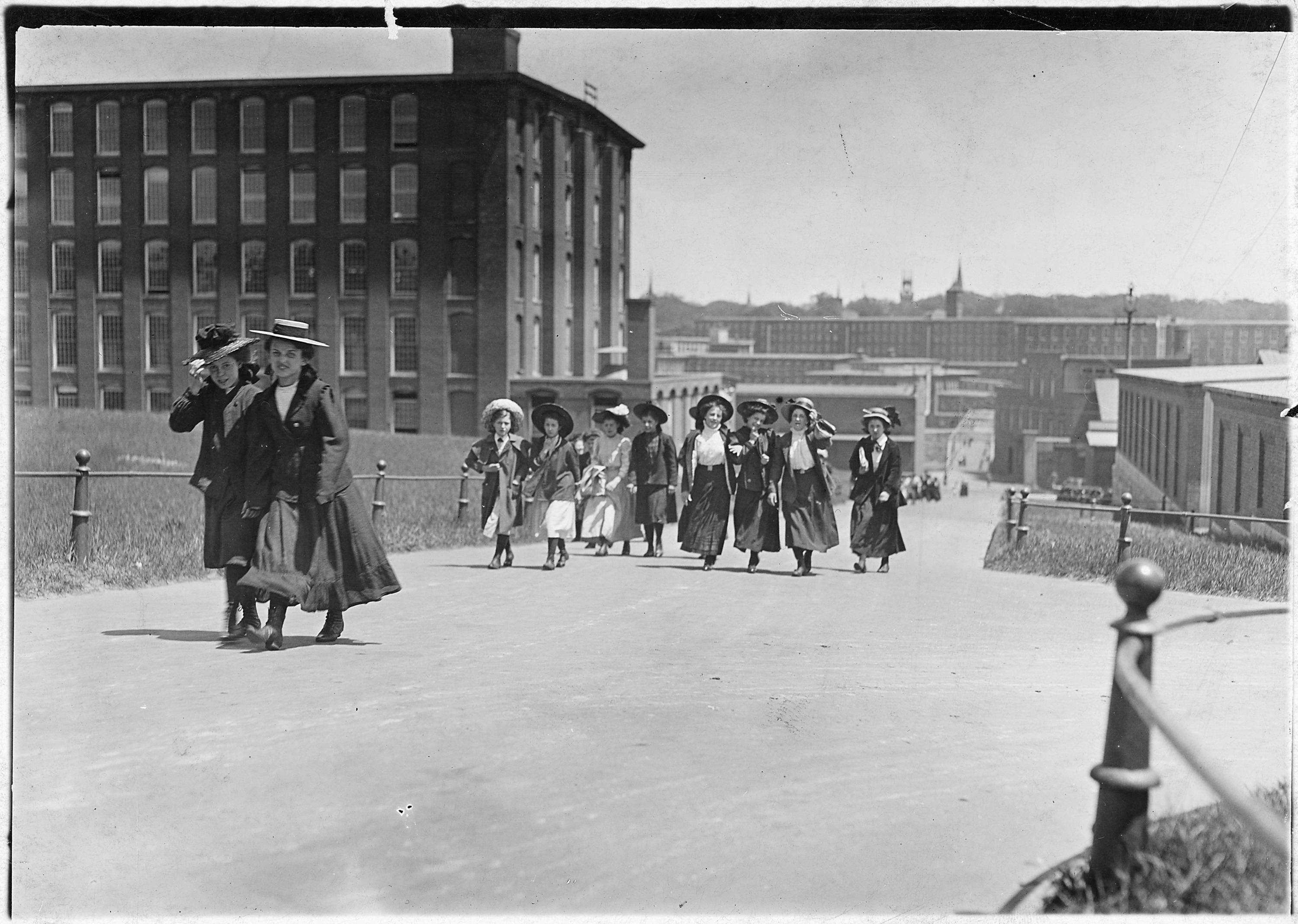 Some of the girls who work in Amoskeag Mills. Manchester, N.H. - NARA - 523201