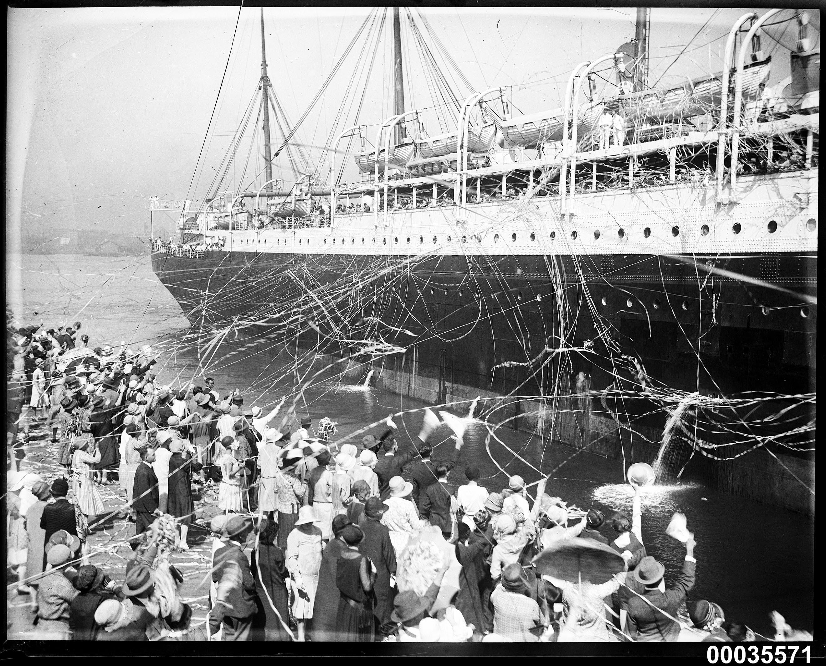 SS CERAMIC departing the White Star Line wharf in Millers Point, with crowds and streamers, 1920-1939 (7869544302)