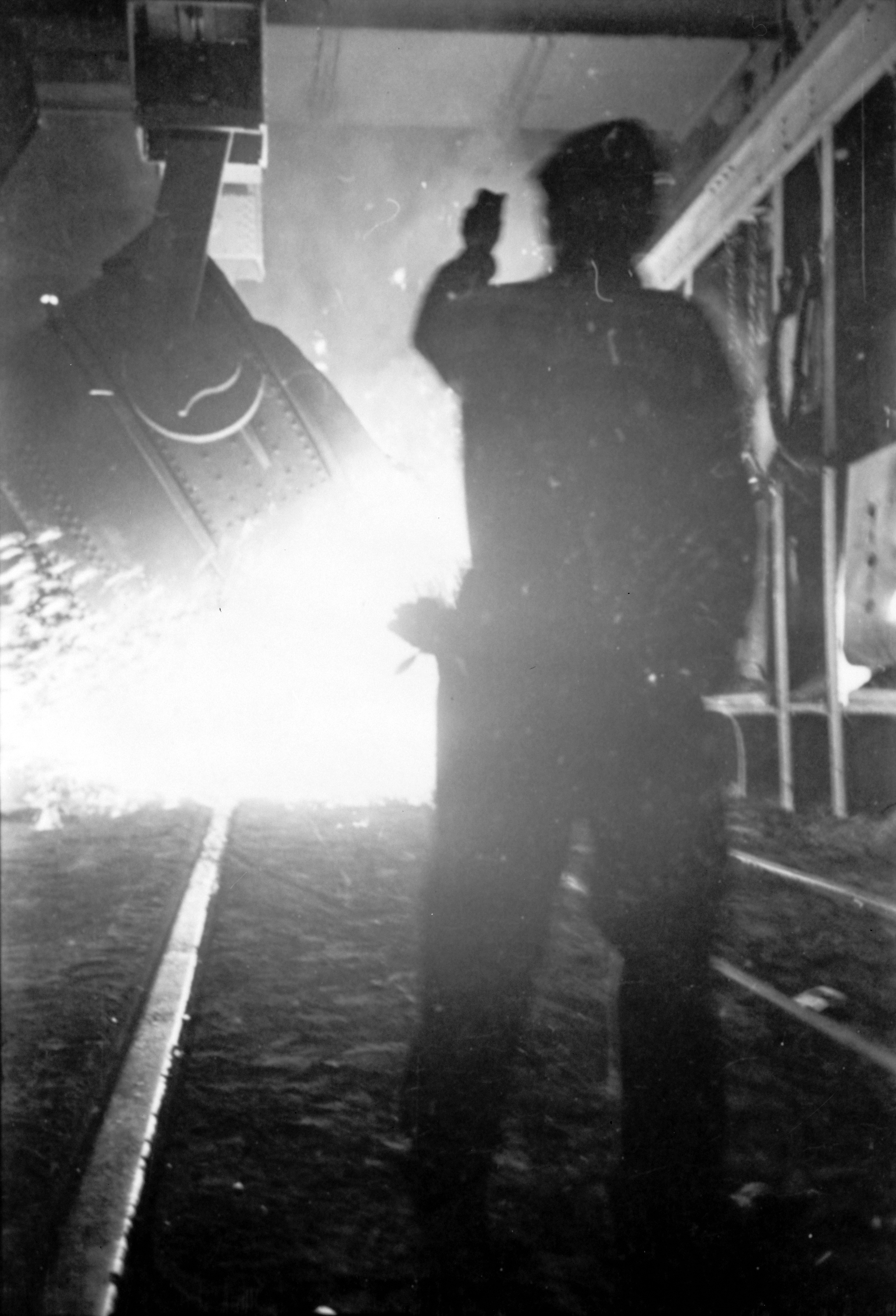 Stanley Kubrick - Steelworker with molten steel cph.3d02358