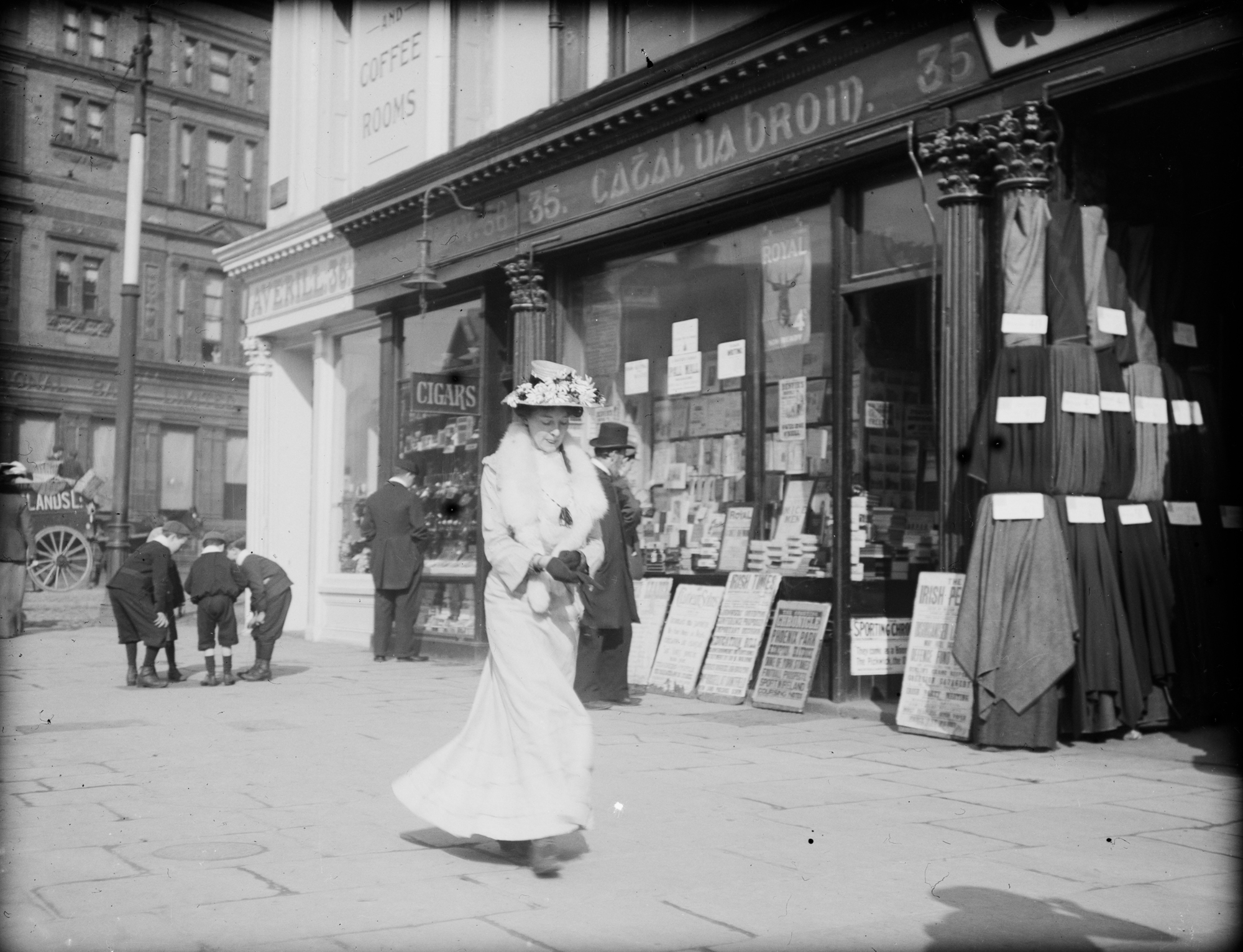 Striding along Sackville Street (8289893461)
