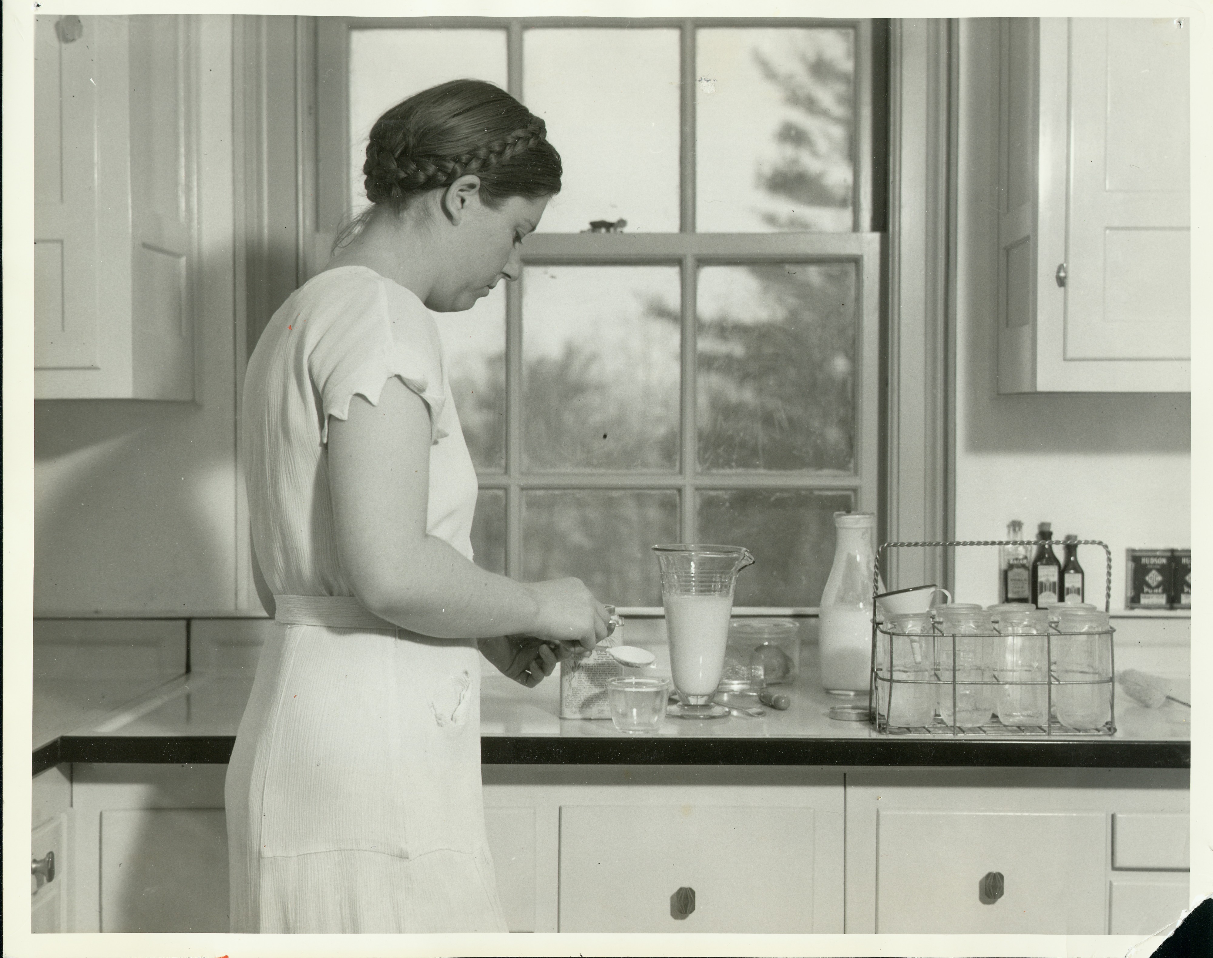 A student 'mother-of-that-week' living in one of the homemaking apartments prepares the day's food - (3857207084)