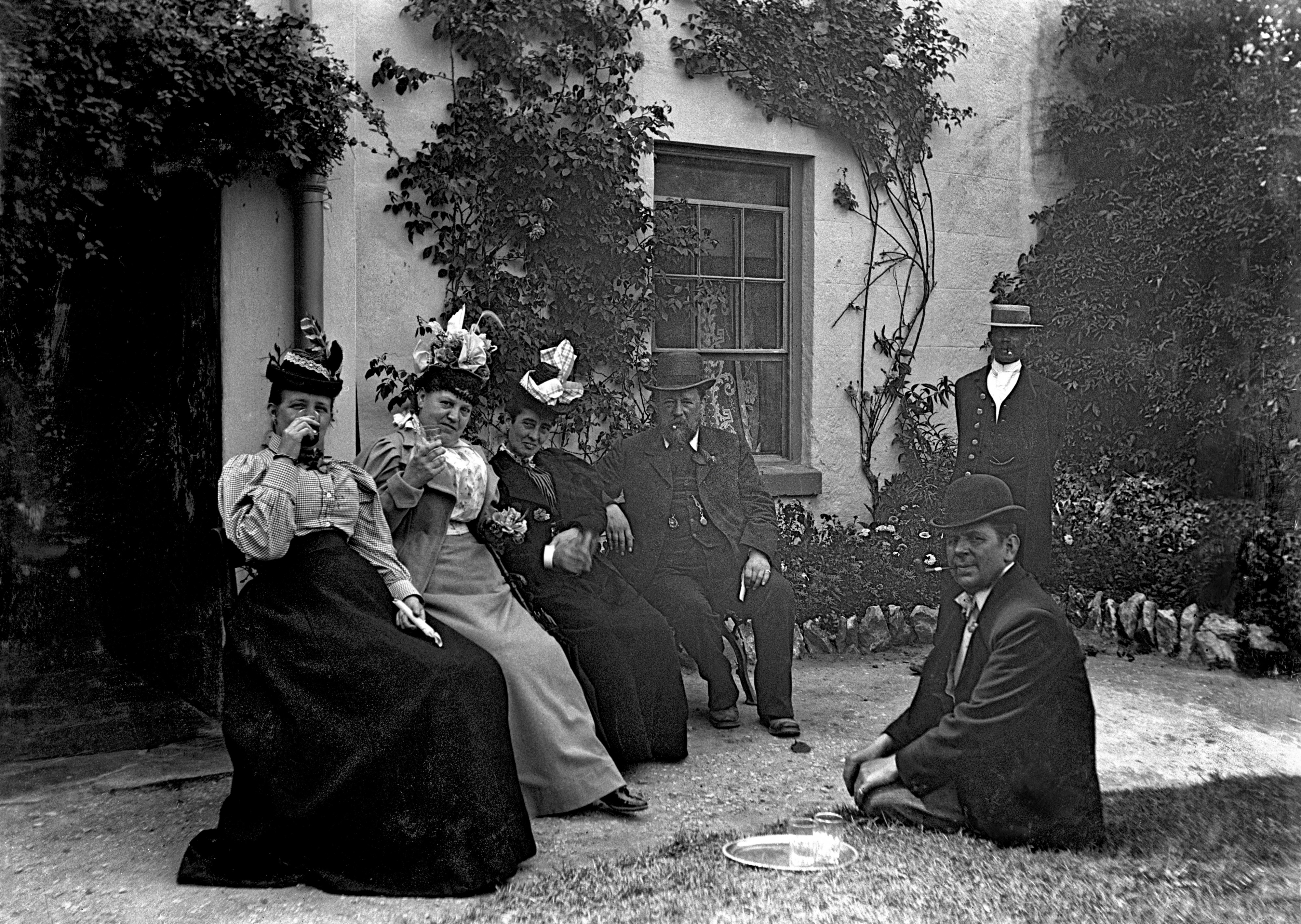 Family group photo, South Devon, late 19th century
