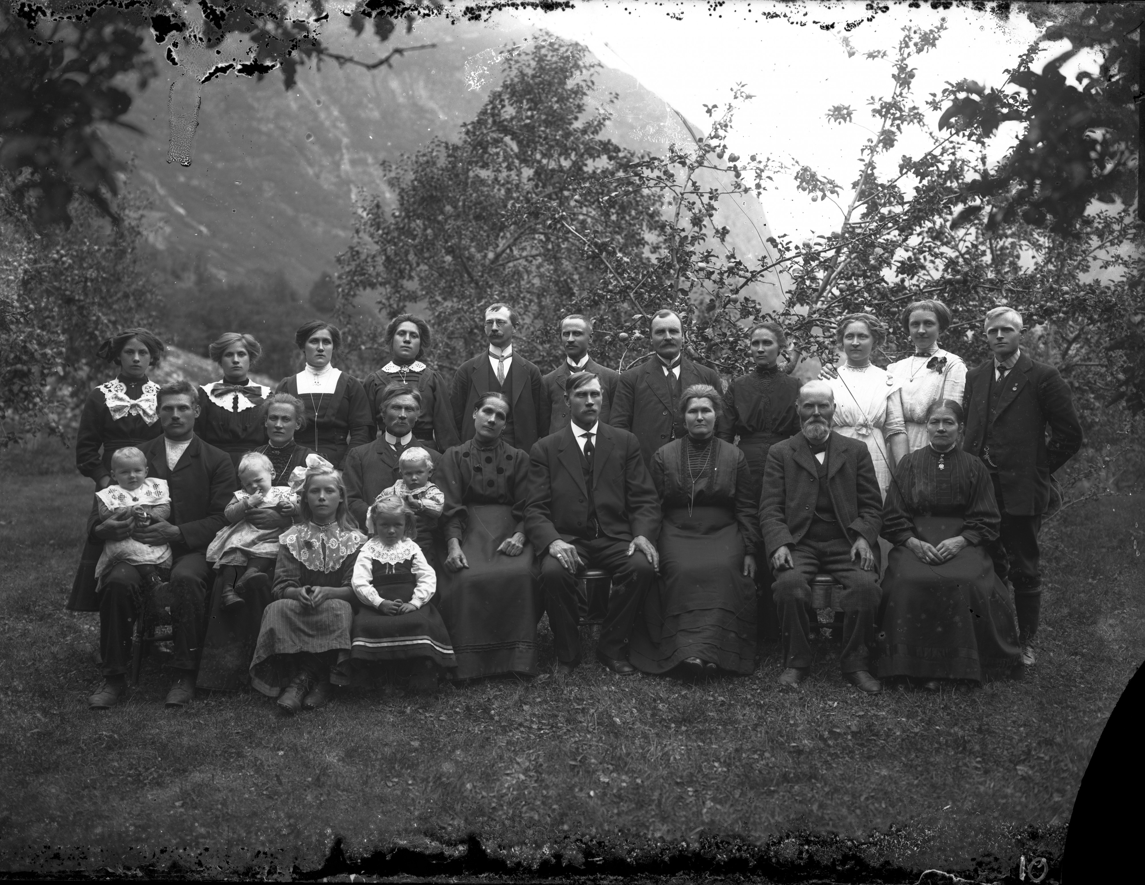 Knut A. Aaning Group photo ca. 1900-1922