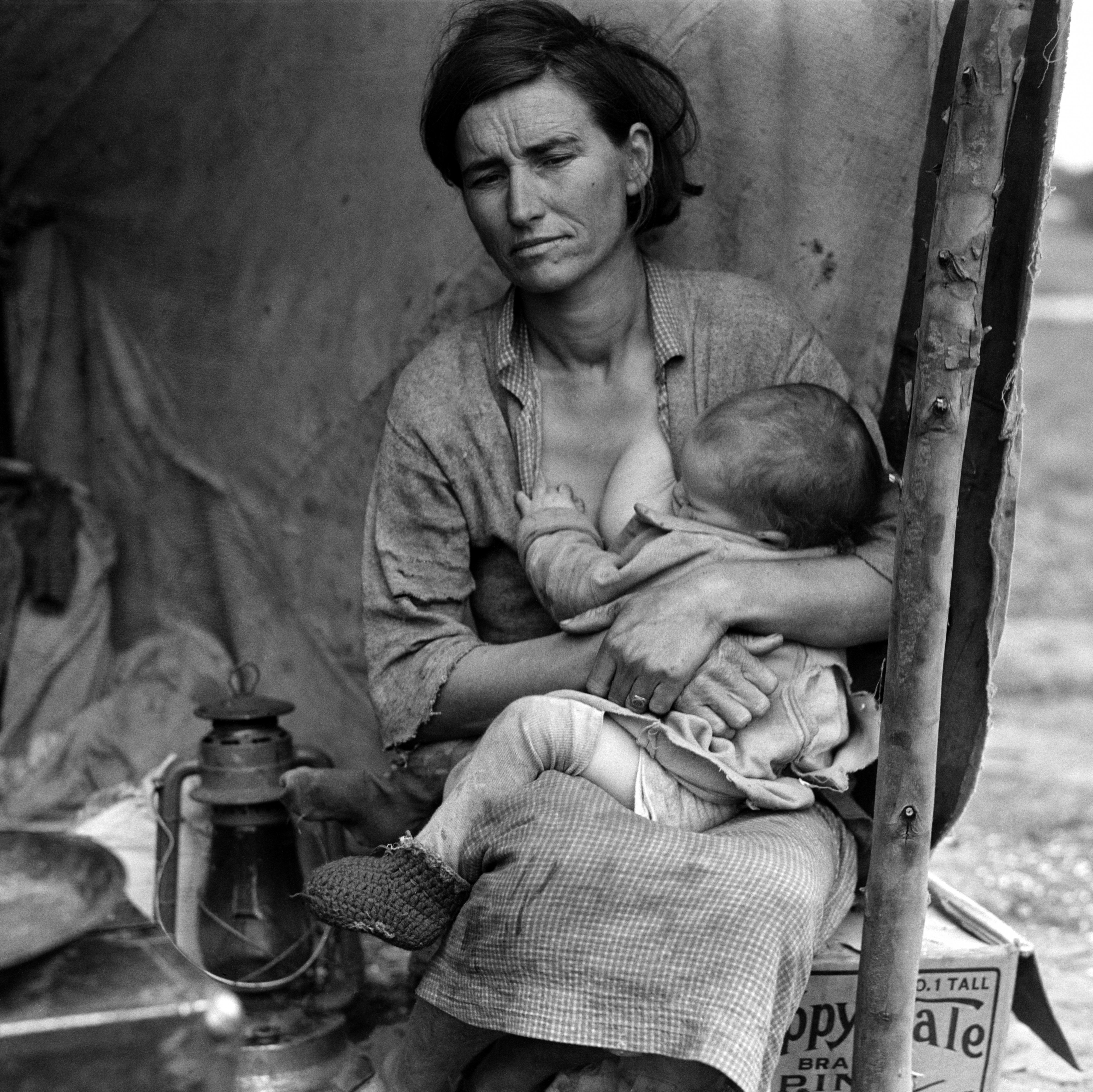 Migrant Mother, alternative version (LOC fsa.8b29527)
