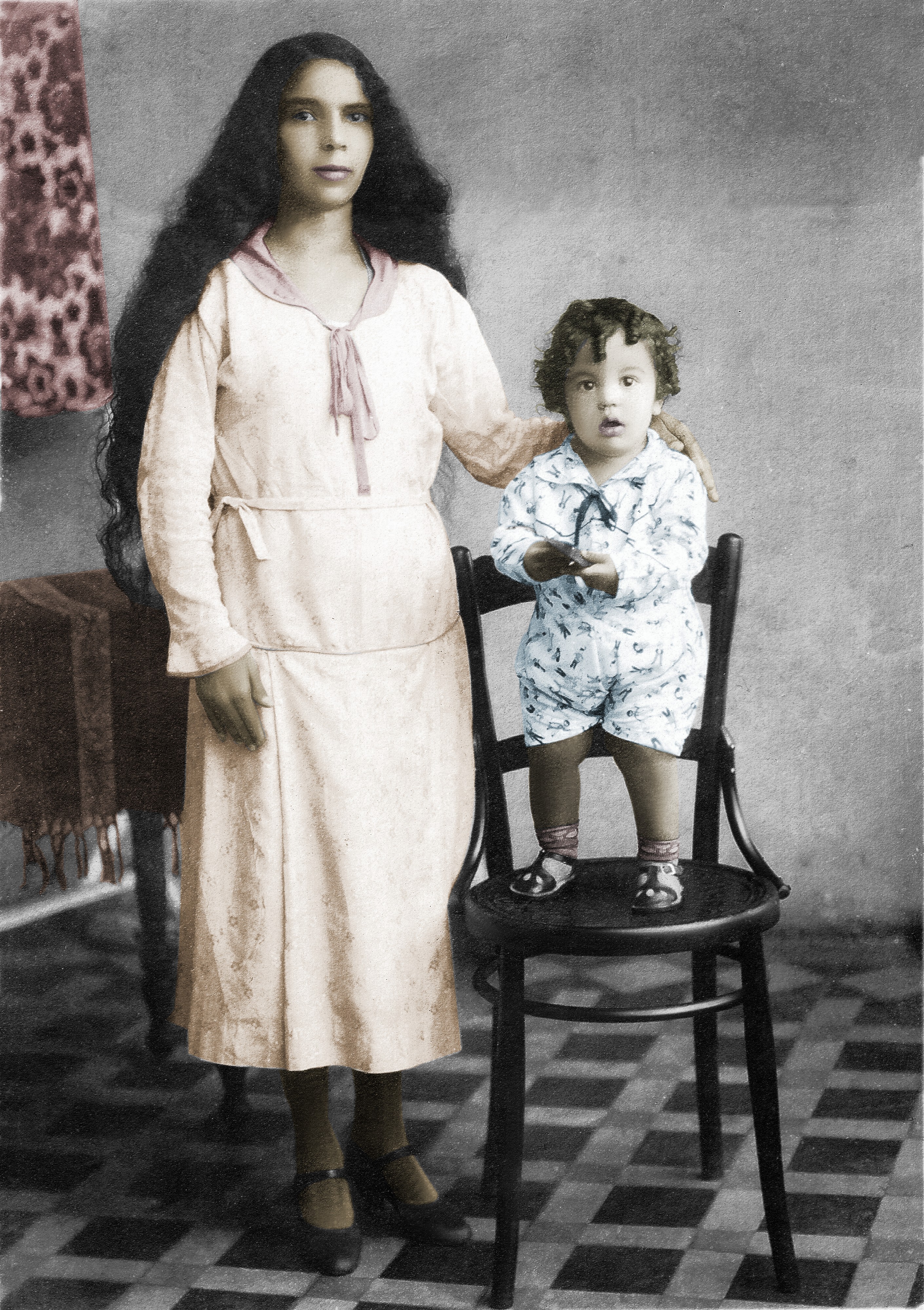 Venezuelan family 1932 colorized