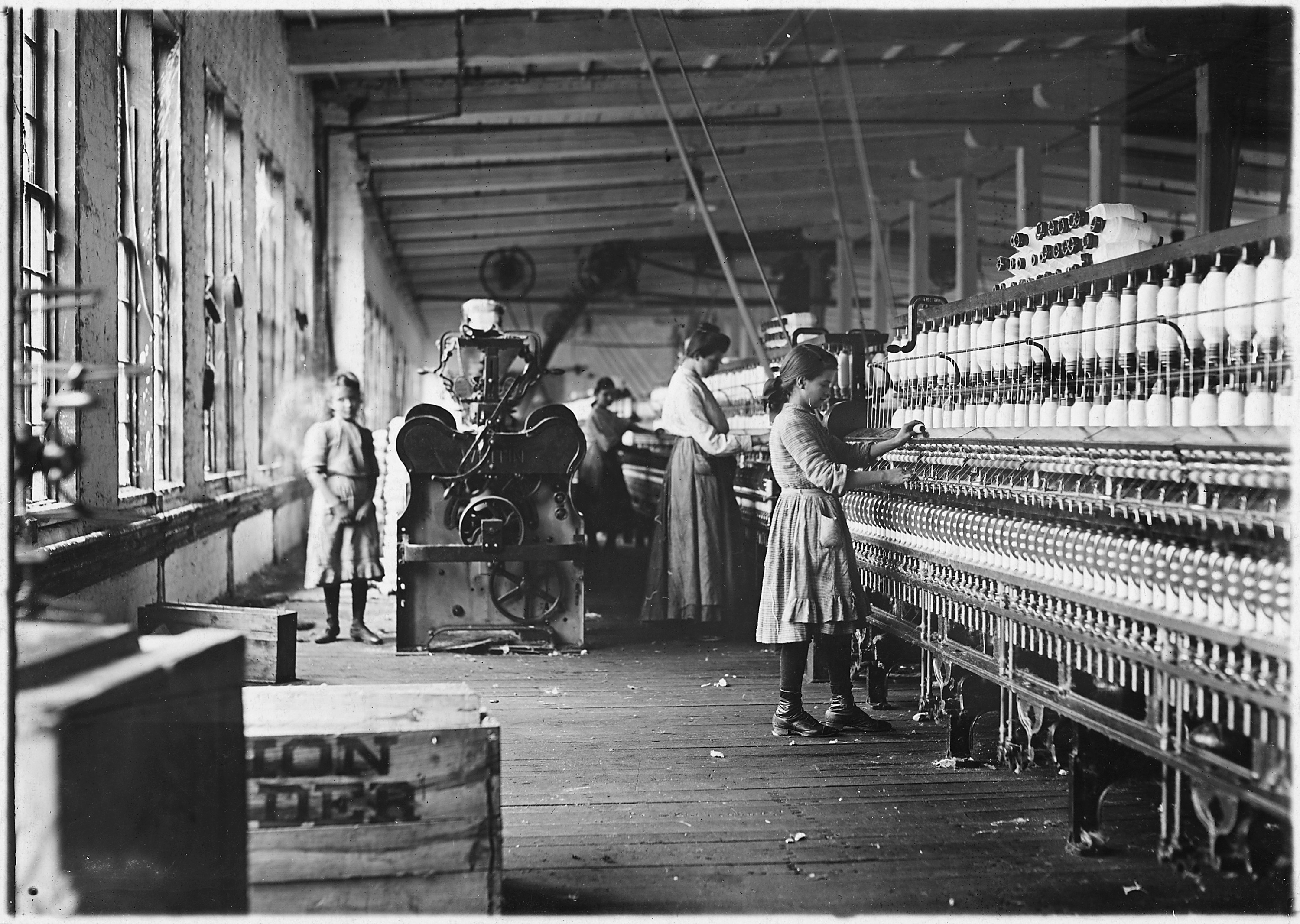 Two of the young spinners in Catawba Cotton Mills. Newton, N.C. - NARA - 523142