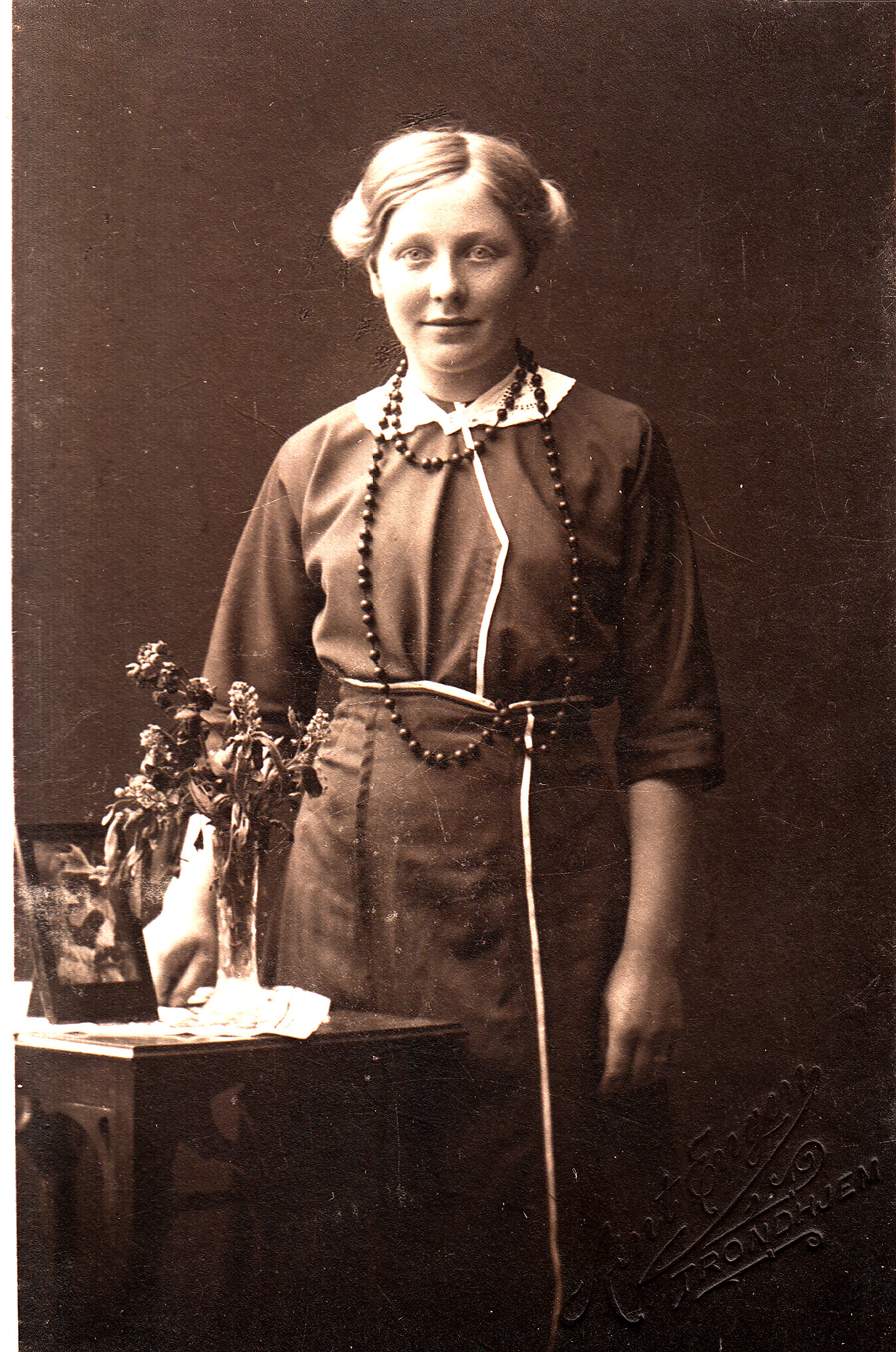 Unknown woman - photograph by Arnt Engen