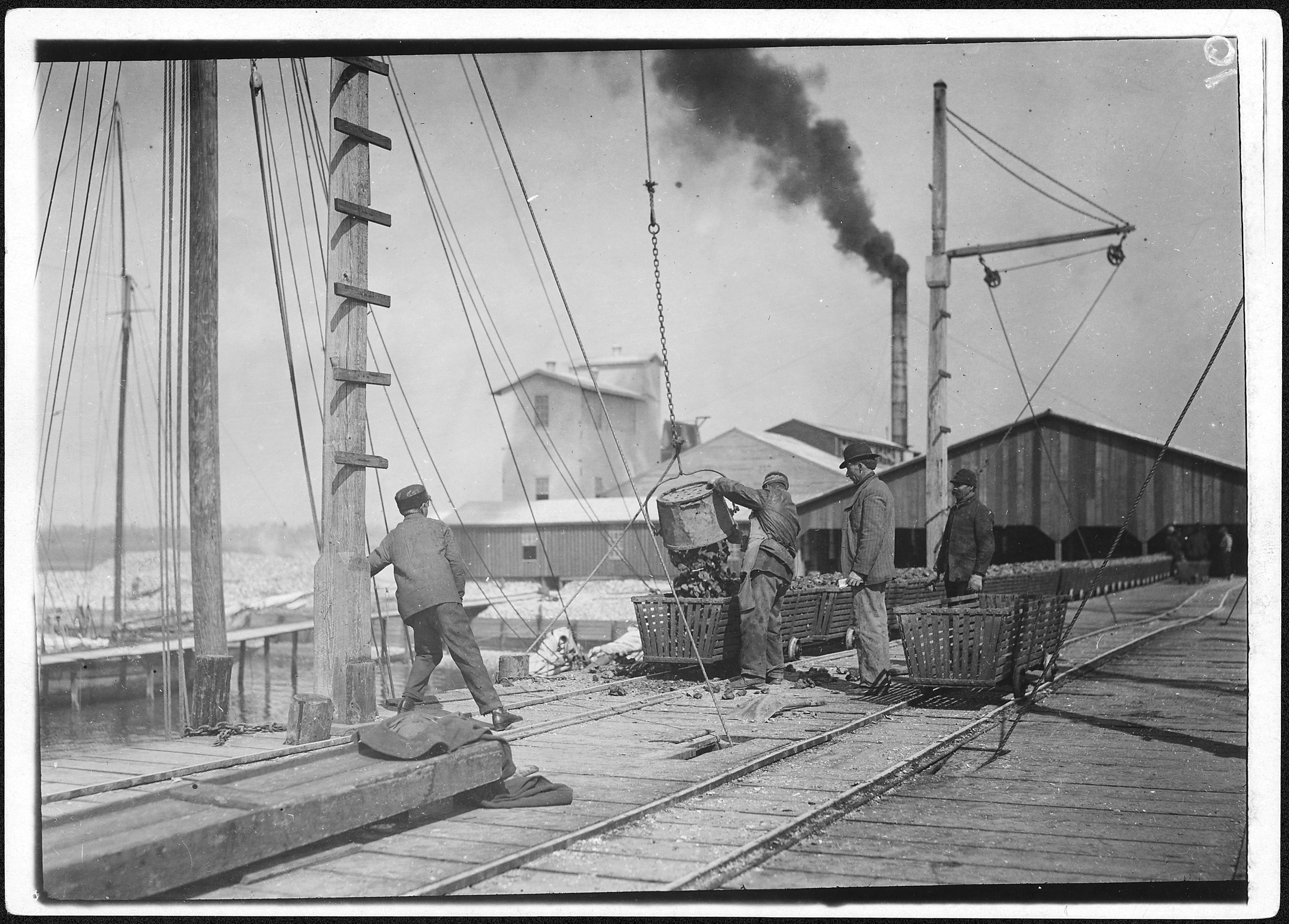Unloading oysters on the dock. Alabama Canning Co. Bayou La Batre, Ala. - NARA - 523399