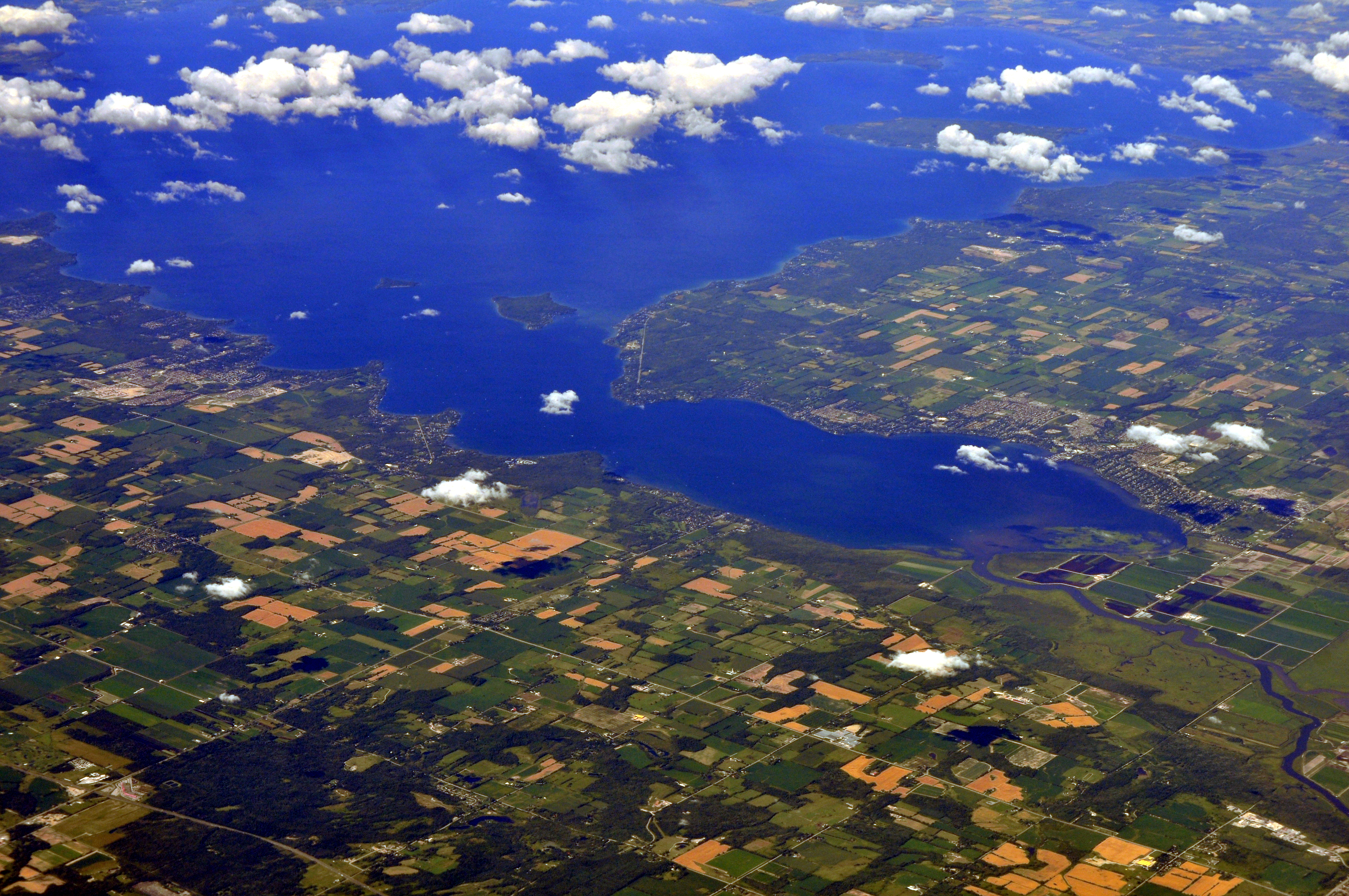 Aerial - Cooks Bay, Lake Simcoe, Ontario from SW 02 - white balanced (9659623350) (2)